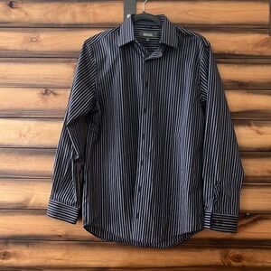 Kenneth Cole Reaction bottomed shirt